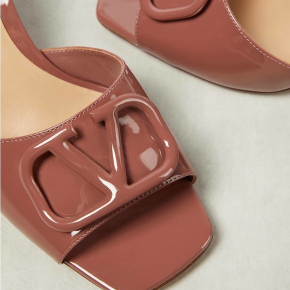 VALENTINO VLOGO 60 PATENT SANDAL 
Size: 39 EU (fits US 8.5 – 9) - Picture 8 of 9